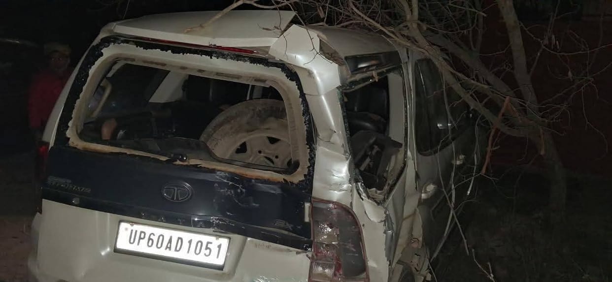 Former minister Anand Swarup Shukla's car hit by a trailer