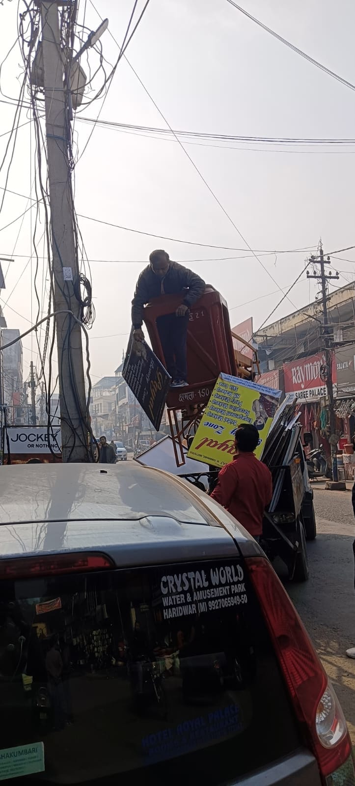 The corporation uprooted 300 pole kiosks and issued notices to educational institutions and companies
