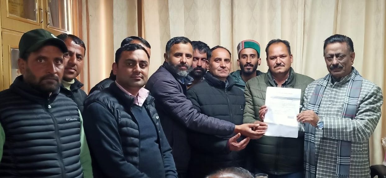 The delegation of Janjheli Panchayat submitted a memorandum to MLA Kuldeep Rathore
