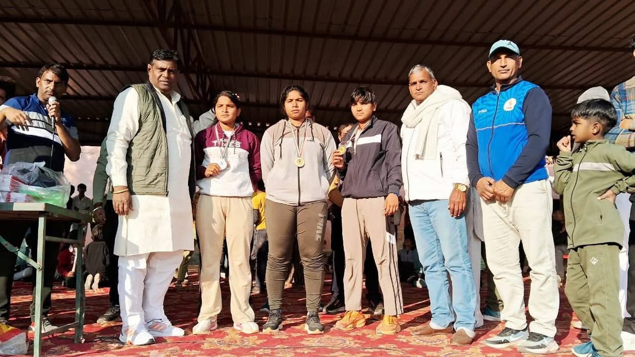 Kadaudha team secured the top position in the cricket tournament.