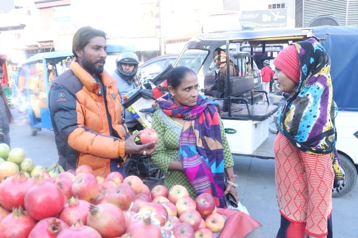 Rohtak residents consume 10 tonnes of Kashmiri apples daily
