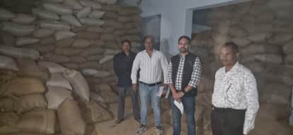 Authorities take action against illegal paddy storage in Dhamtari company warehouse sealed