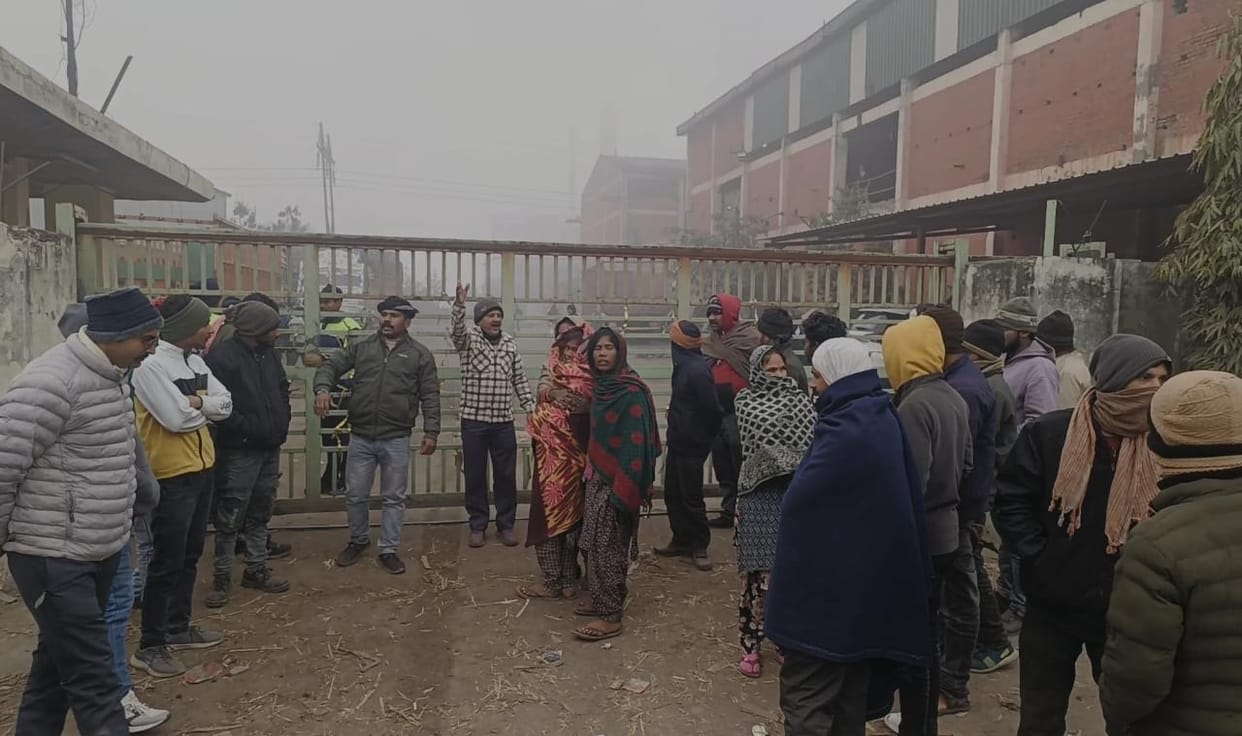 Demonstration at the factory gate in the case of suspicious death