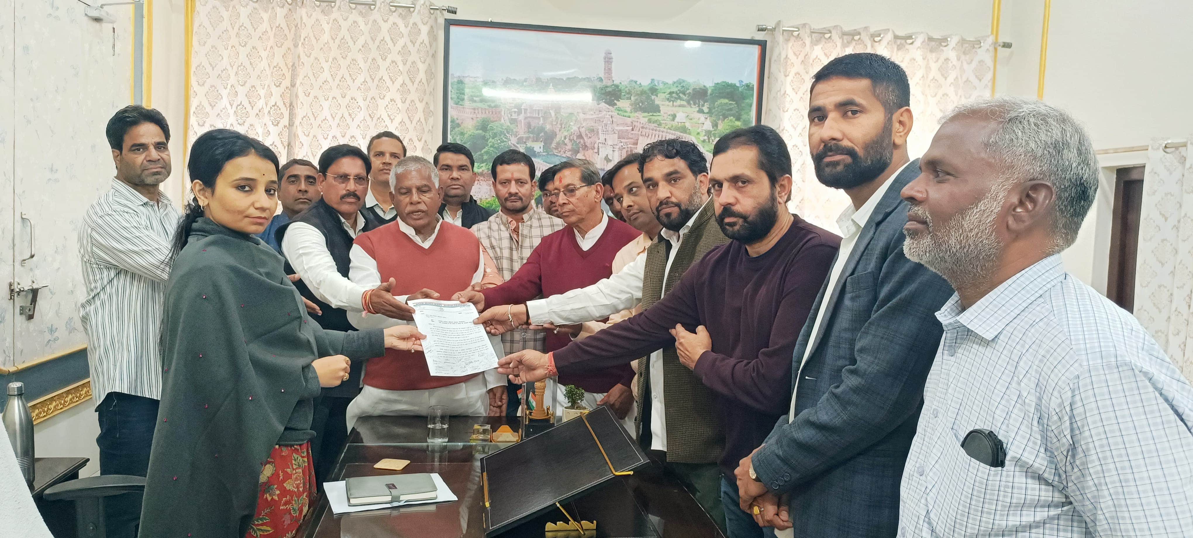 पूर्व विधायक जाड़ावत ने सौंपा ज्ञापन