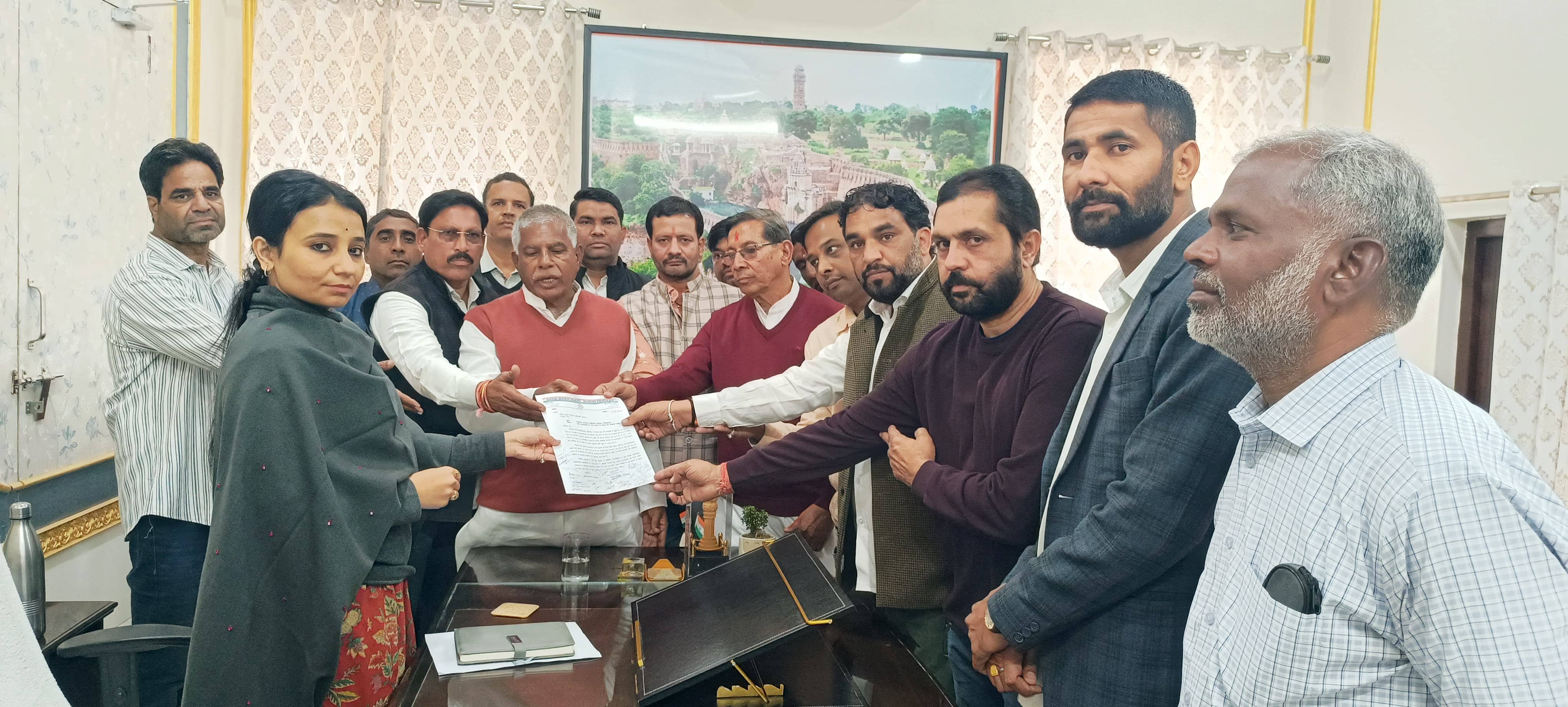 पूर्व विधायक जाड़ावत ने सौंपा ज्ञापन