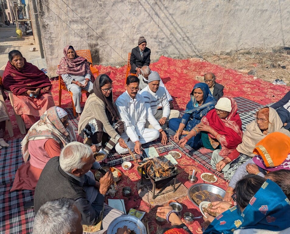 A havan (fire ritual) was performed in Vikas Nagar on Makar Sankranti.