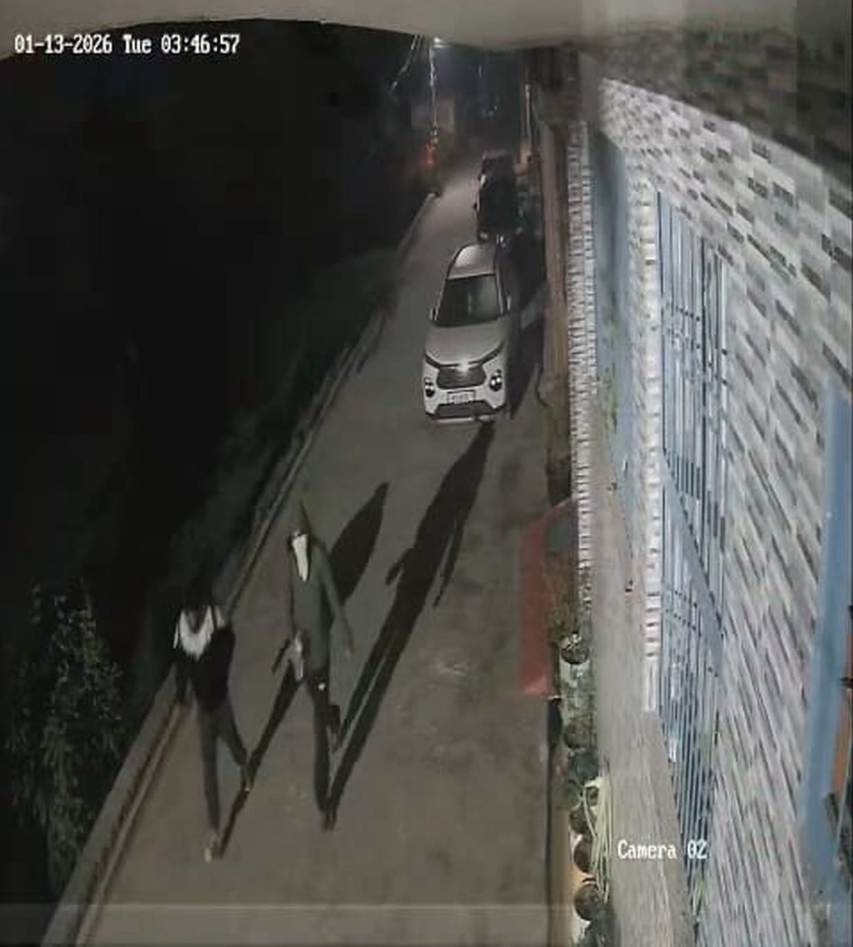 Thieves stole Rs. 5.5 lakh from a locked house; the incident was captured on CCTV cameras.