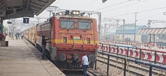 Fog causes train delays, passengers suffer