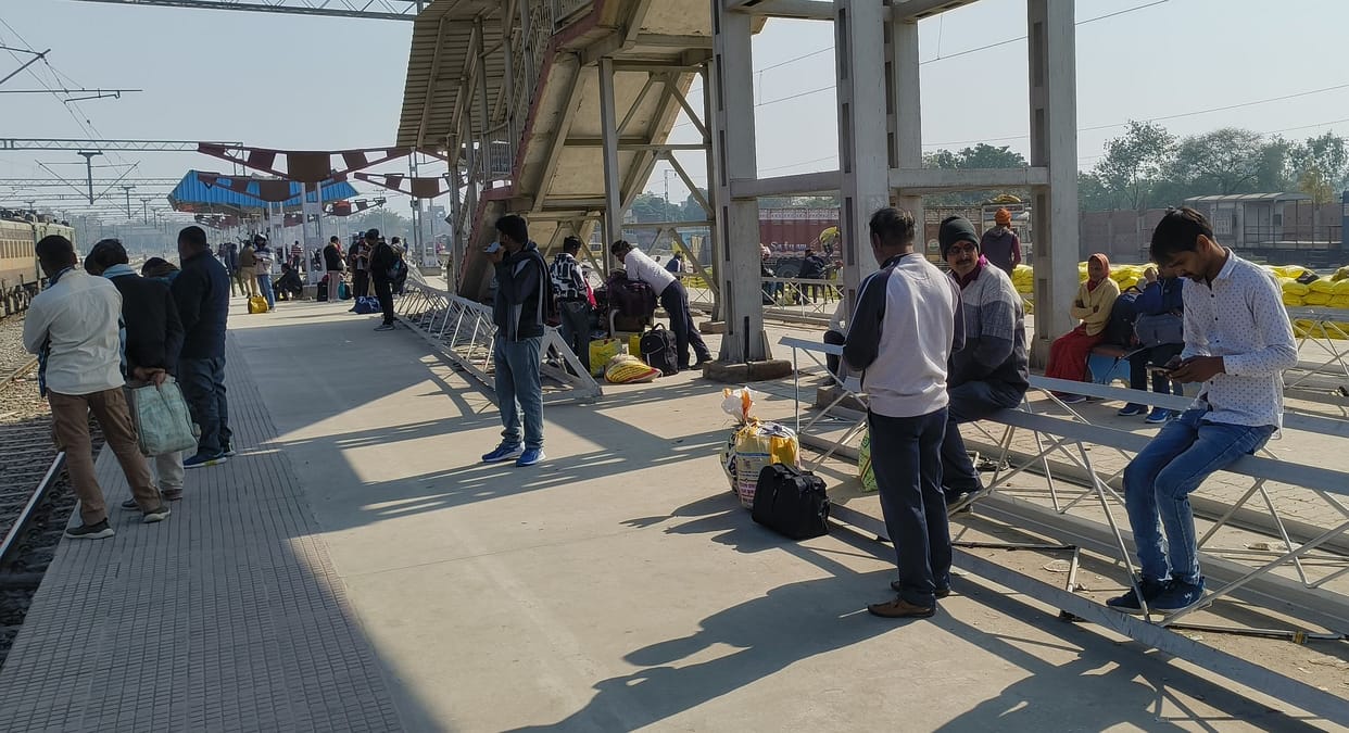 Down Kashi Vishwanath and Janata Express will not arrive today