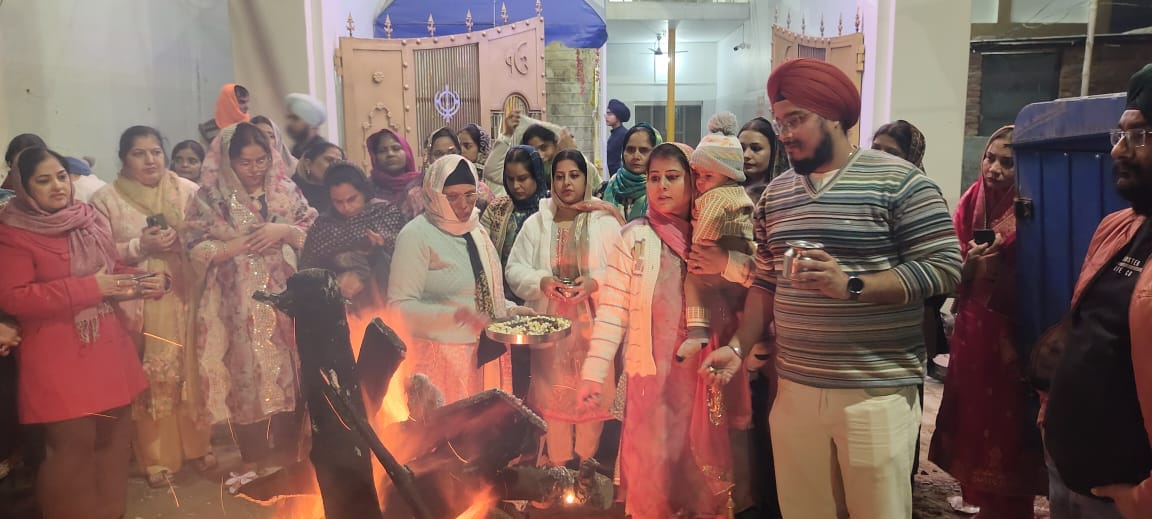 Lohri was celebrated at the gurdwara.