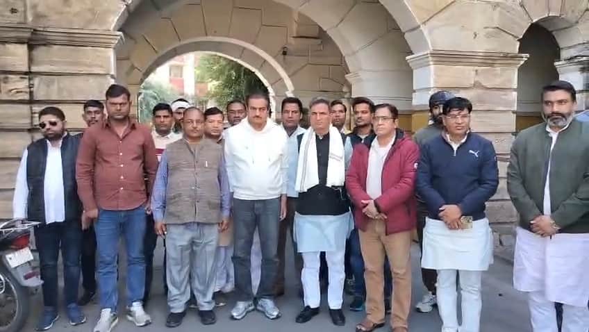 कांग्रेस ने सौंपा जिला कलेक्टर को ज्ञापन