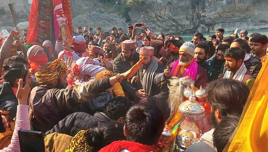 कर्णप्रयाग संगम तट पर मां अनुसूया देवी से मिलती मां चंडिका देवी। संवाद