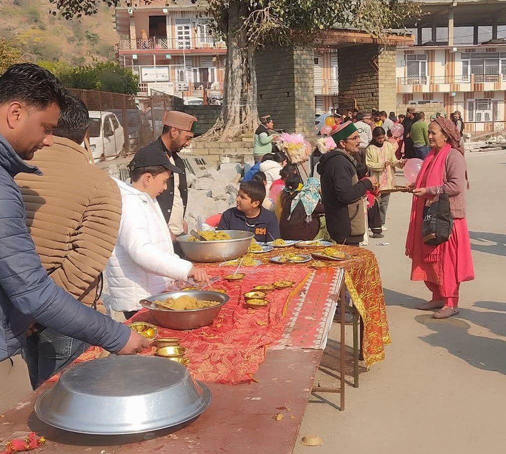 Devotees bowed their heads at the Shiva Temple and Kushmanda Mata Temple