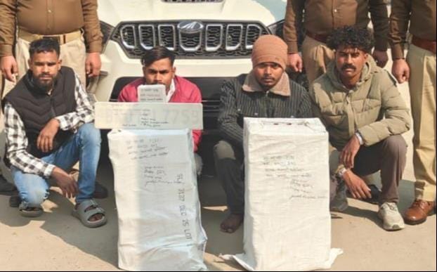 Four inter-state smugglers arrested with 10 boxes of liquor