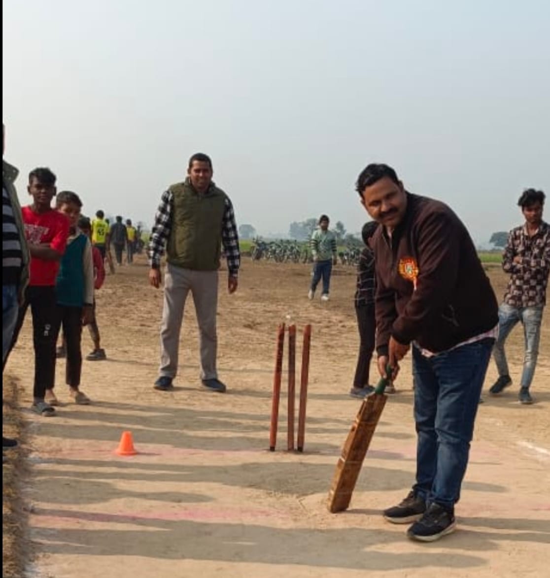The team of Shoaib-11 and Aligarhwa registered a win