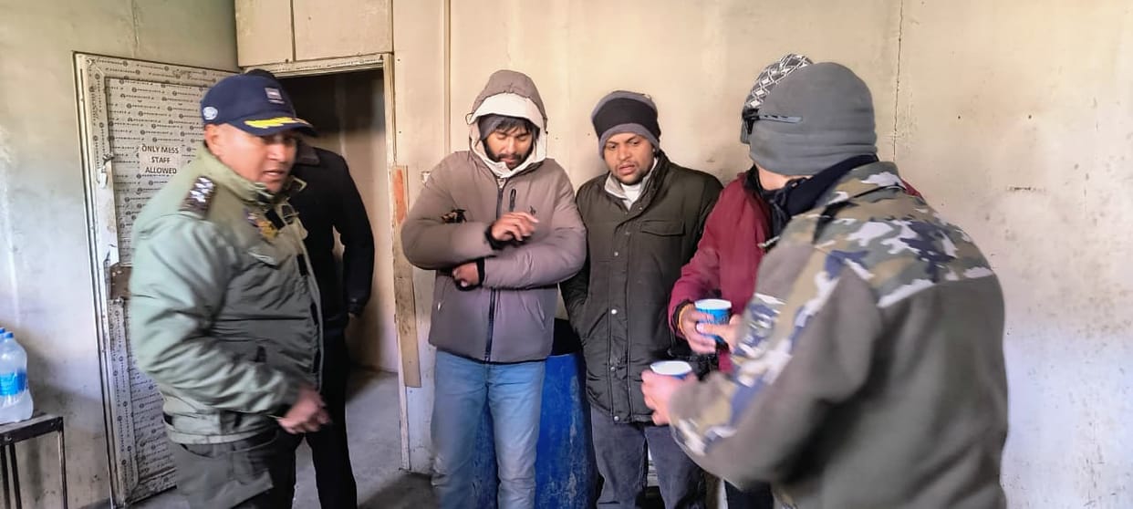 Leh, Tourist Found, After Search, Residents of Agra
