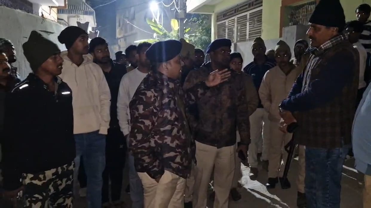 Hajipur: dispute over children flying kites turned violent, one group shot at other after clash; panic spread