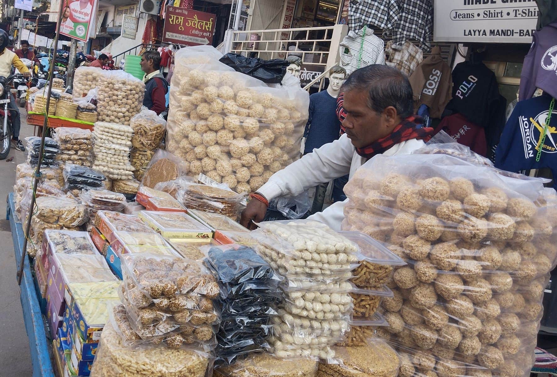 मकर संक्राति को लेकर शहर में सजी तिल से बनी समाग्री की दुकानें।