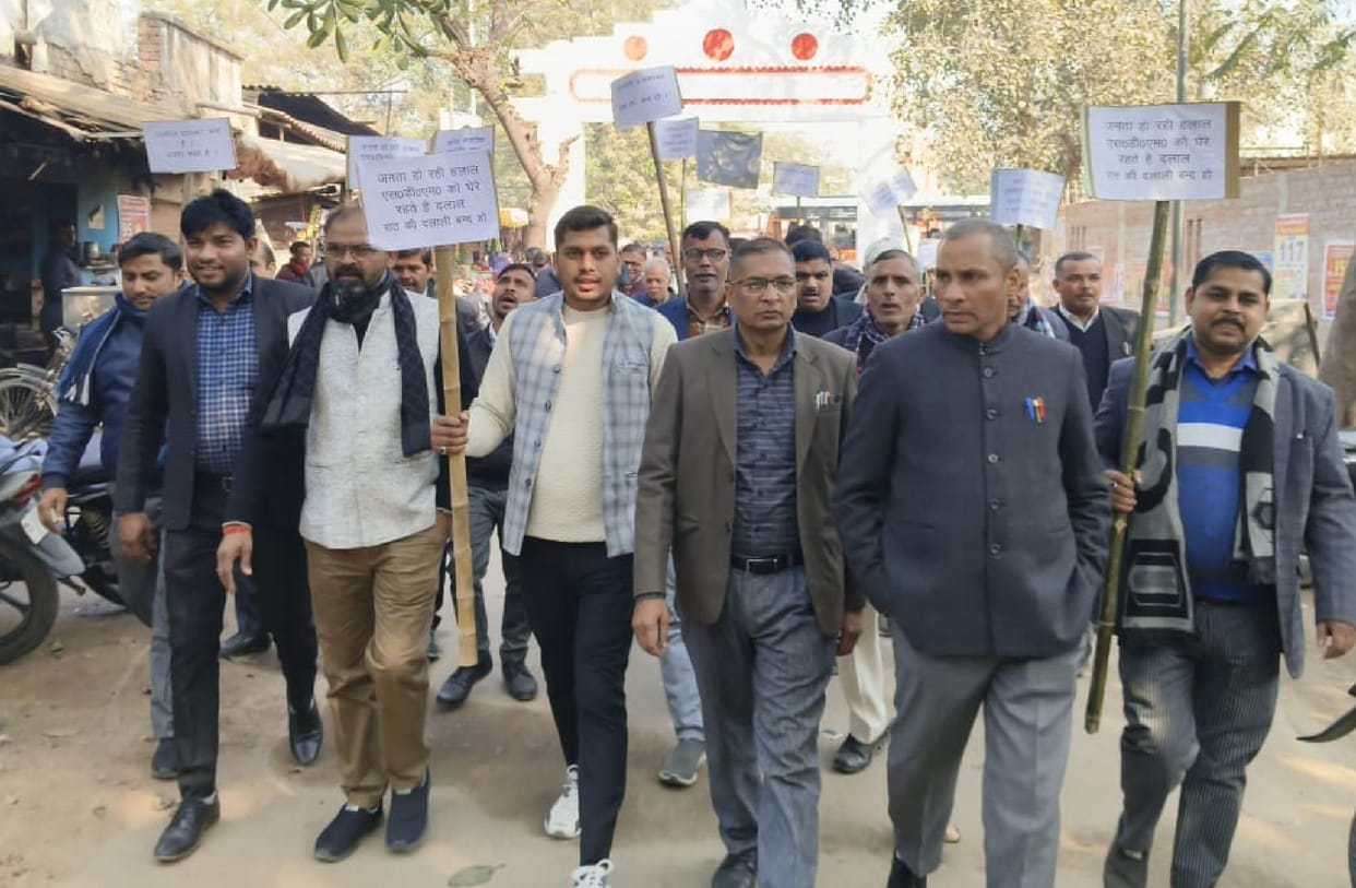 Lawyers protested by demonstrating