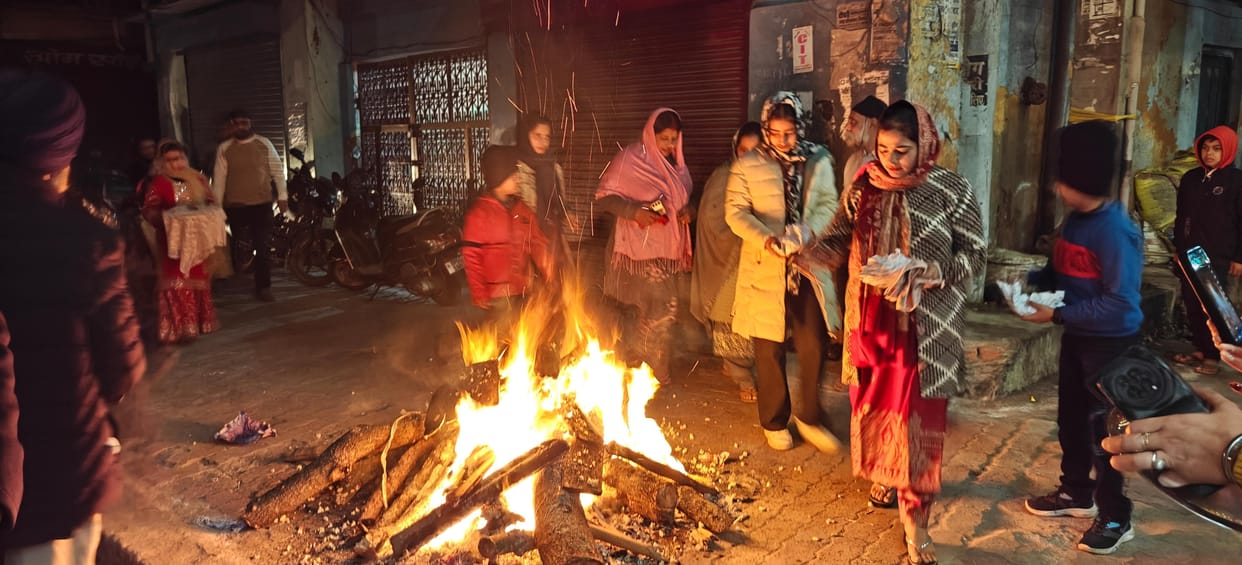Celebrated Lohri with devotion, wished for public welfare