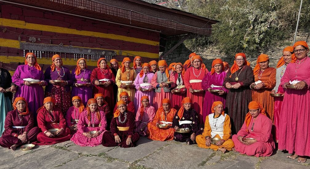 On the occasion of Makar Sankranti, a huge crowd of devotees gathered in the temples