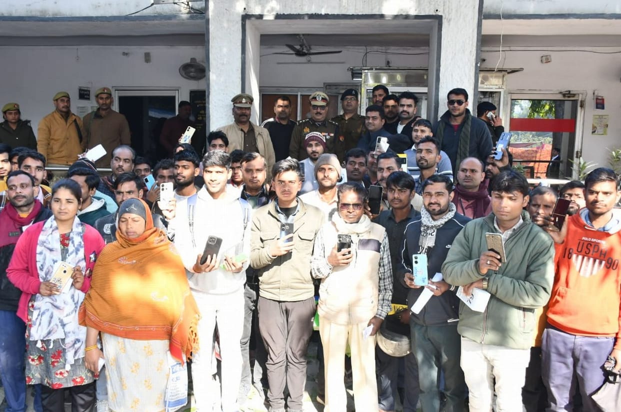 120 mobile phones worth Rs. 25 lakh were recovered and handed over to their owners.