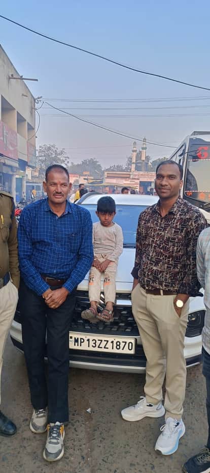 Stepfather kidnapped stepson police found child and handed him over to his mother in Shajapur
