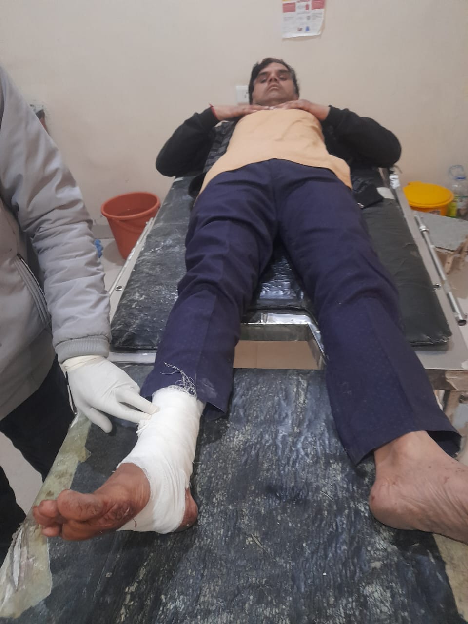 पैर में उलझी चाइना डोर कटा युवक का पैर, गम्भीर घाव।