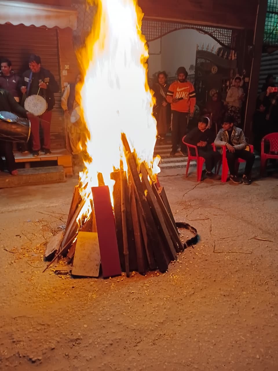 Lohri festival celebrated with pomp in the city with Bhangra dance