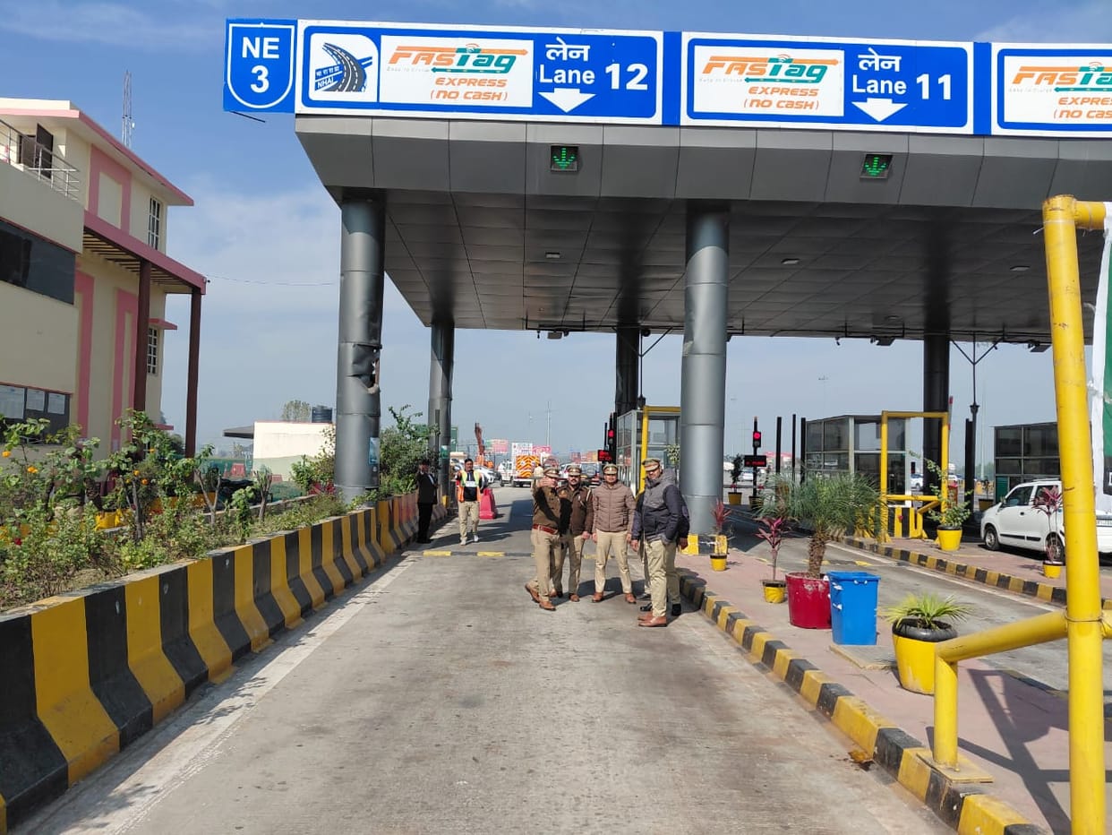 Police rushed to Meerut on information of Chandrashekhar's arrival and launched a checking campaign.