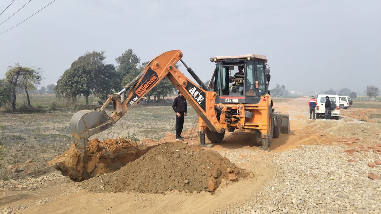 JCBs again used on illegal colonies of Barsaat Road, demolition for the fifth time