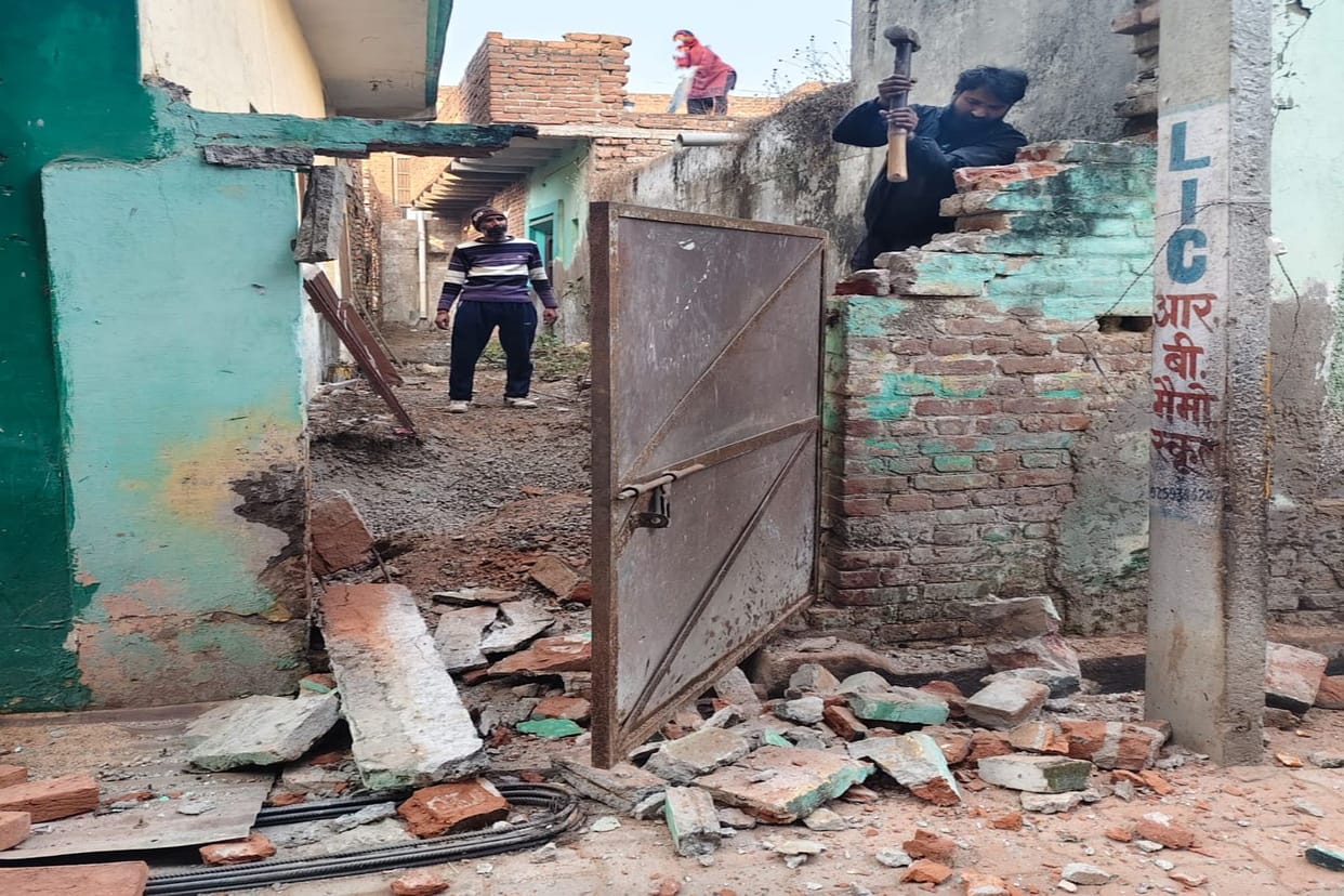 With the help of the police, the municipality demolished a 40-year-old encroachment.