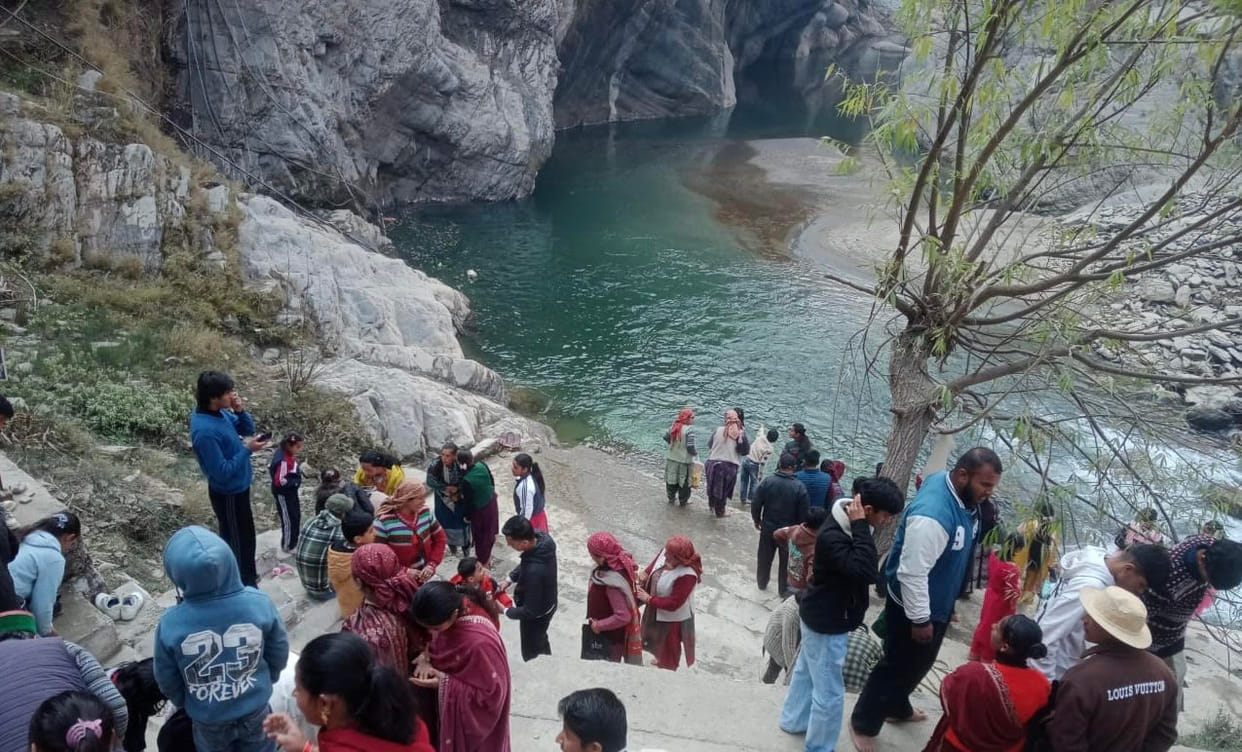 A large number of devotees gathered at Maipul on the occasion of Makar Sankranti