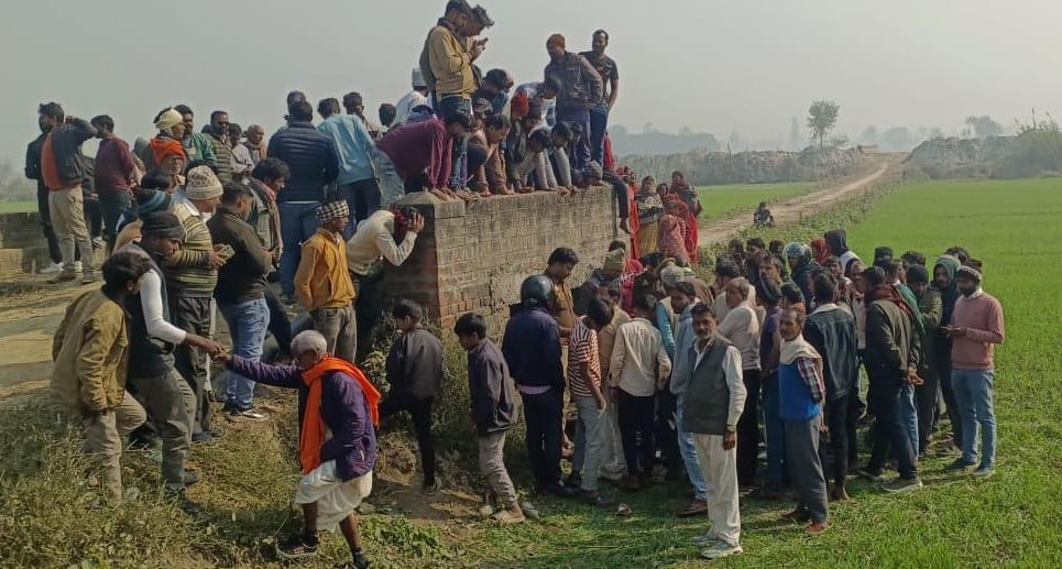 The body of a young man who had come to his in-laws' house was found under a bridge.