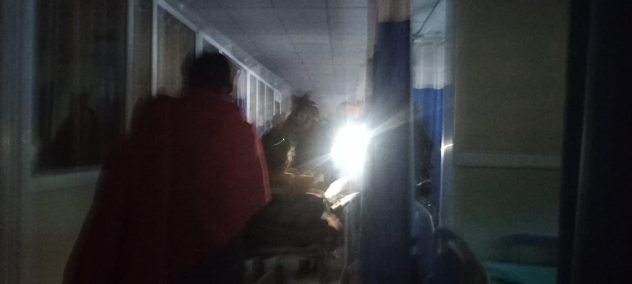 The power supply at the hospital failed, and patients were treated in the light of mobile phone flashlights.