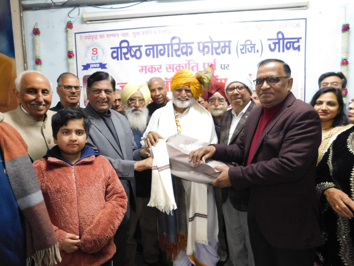 Padma Shri Mahavir Guddu enthralled the audience with his rendition of patriotic songs.