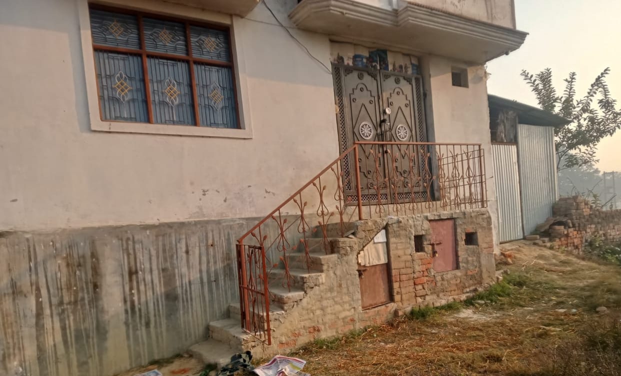 Locked inside a house, a man was beaten and thrown out, leaving him dead.