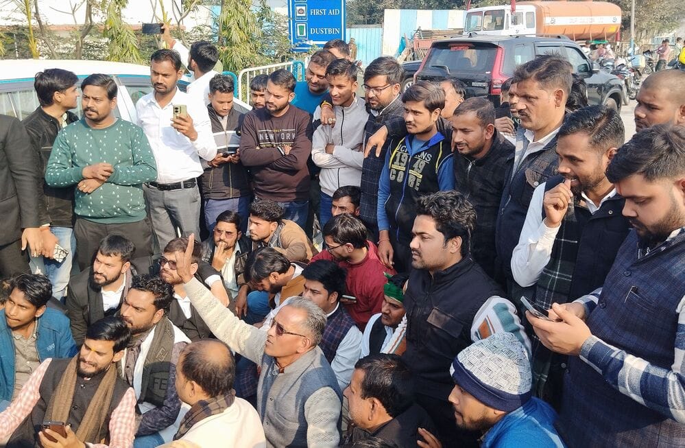 Lawyers took over the toll plaza, opened the gates, and the highway remained free for six hours