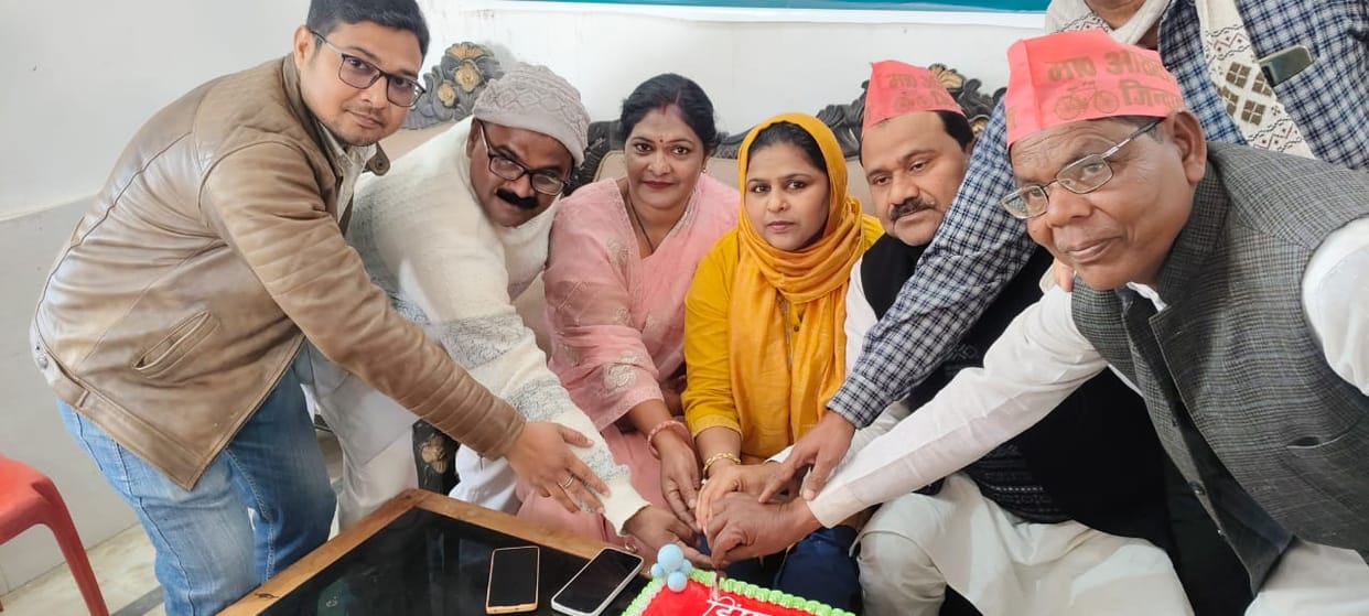 Dimple Yadav celebrates birthday by cutting cake