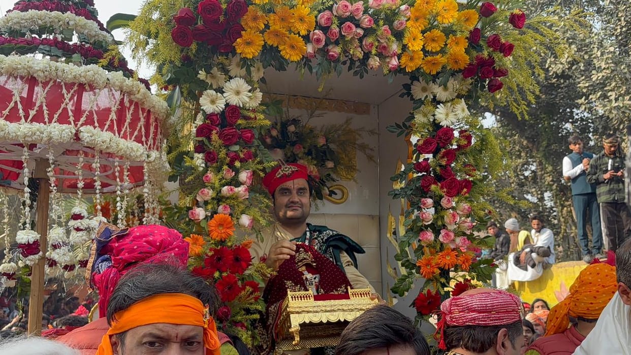 Devotees from across the country gathered for the wedding festival; a grand procession was taken out.