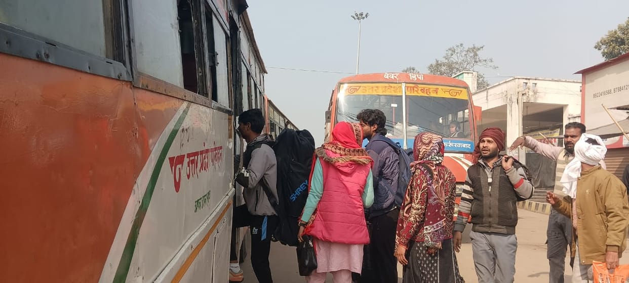 Devotees flocked to buses and trains to go to Farrukhabad.