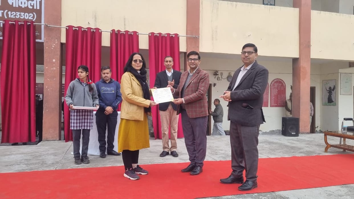 Every student should set a goal for their life: SDM