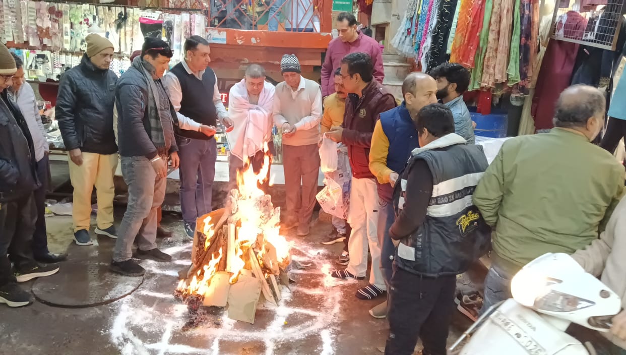 Lohri was celebrated with great enthusiasm in the Punjabi market.