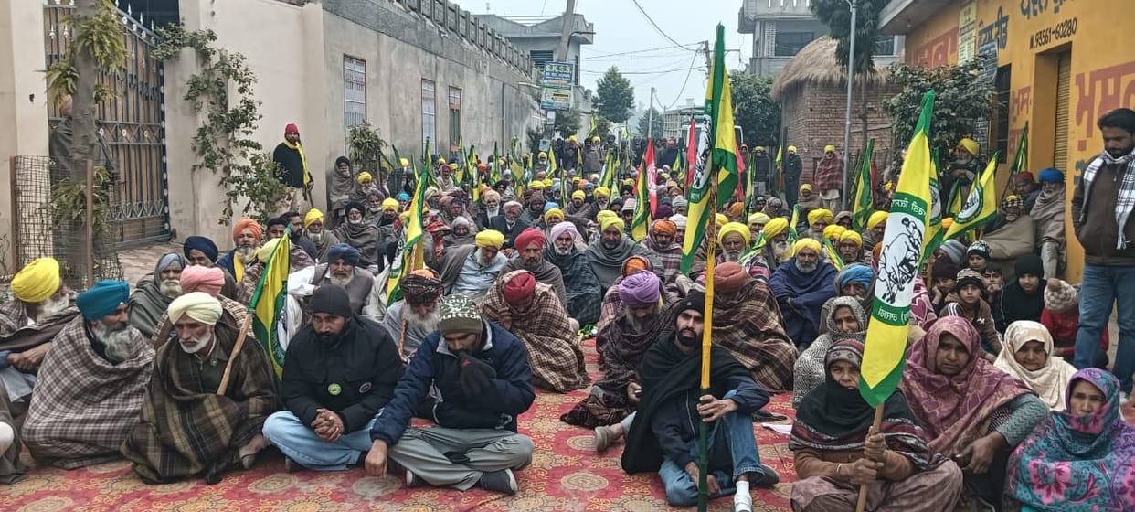 The land auction could not take place in Nadel village due to farmers' protests.