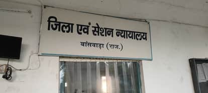 Drops of blood on the clothes proved the murderer guilty.