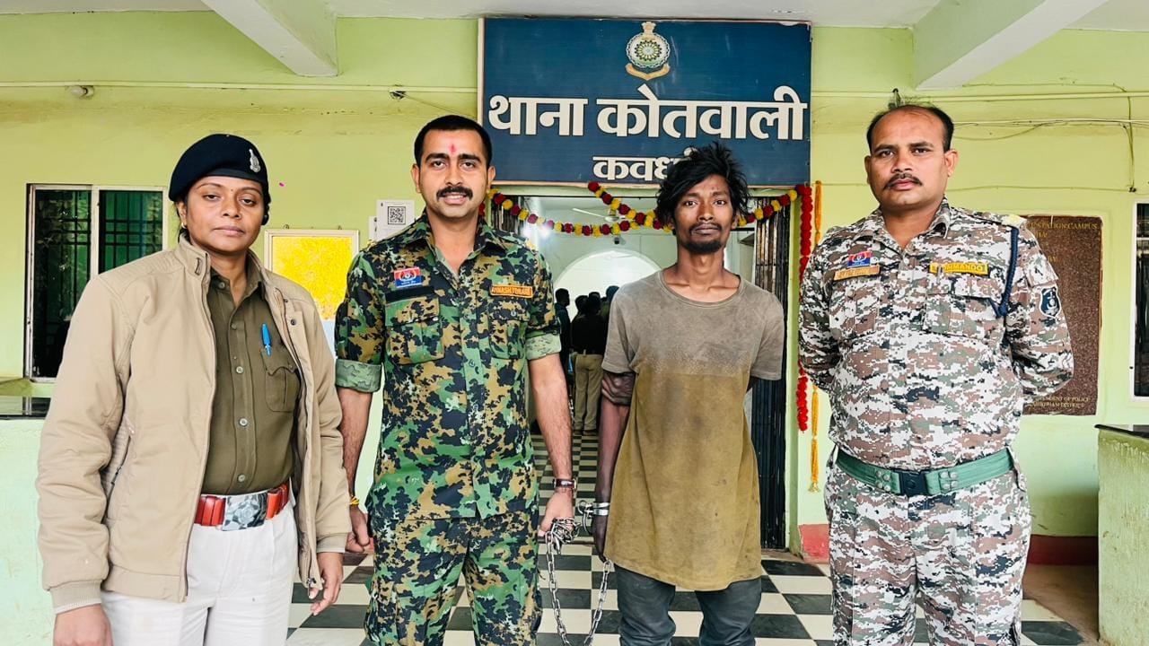 पुलिस की गिरफ्त में आरोपी।