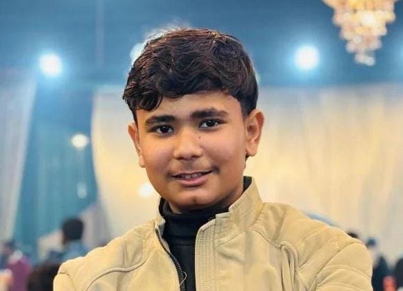 An intermediate student and a young man died in road accidents