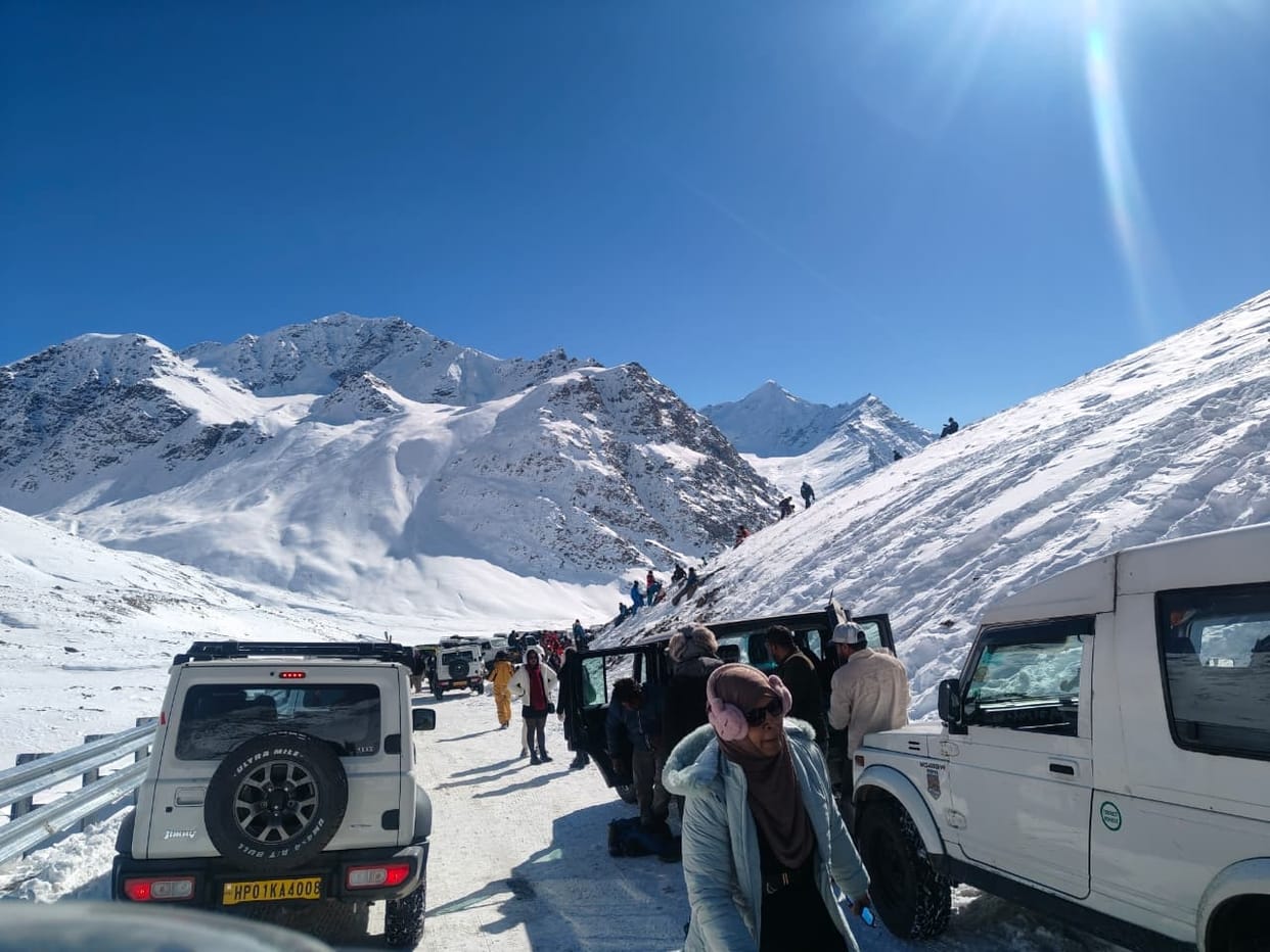 Tourists reaching Shinkula to enjoy the snow