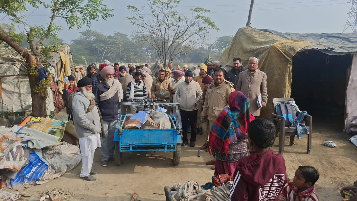The administration has issued a notice to remove illegal encroachment from 25 acres of Panchayat land in Saraswati Kheda.