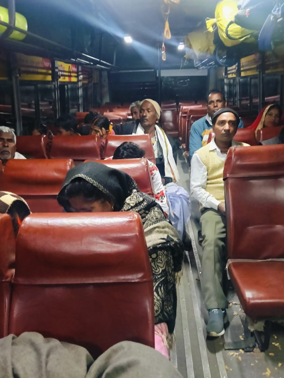 Buses will be available from Mehdawal, Khalilabad, and Mukhlispur to Prayagraj.